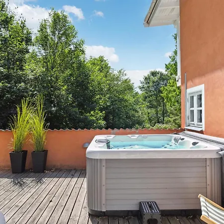 Feriehus Amazing In With Jacuzzi *