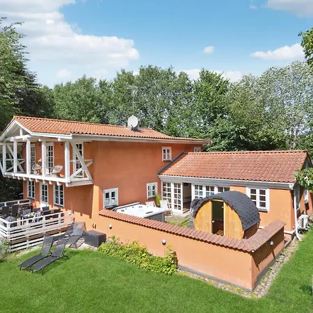 Amazing In With Jacuzzi