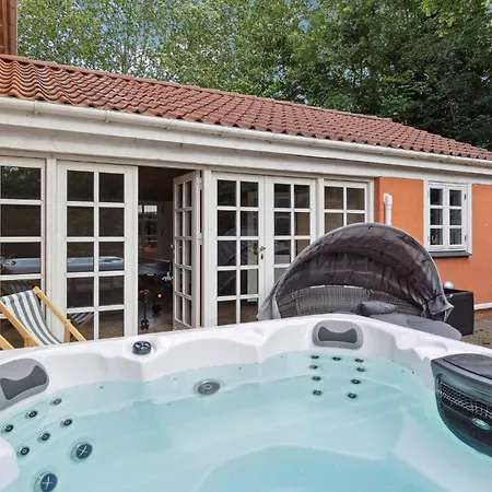 Amazing In With Jacuzzi Feriehus Græsted