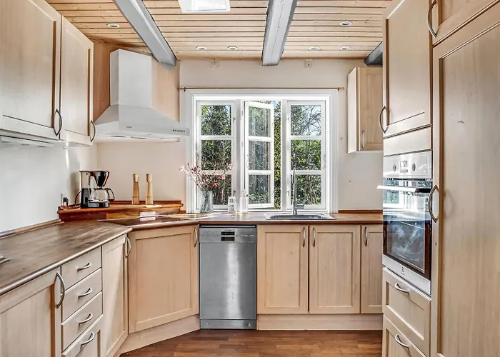 Amazing In With Jacuzzi Semesterbostad *