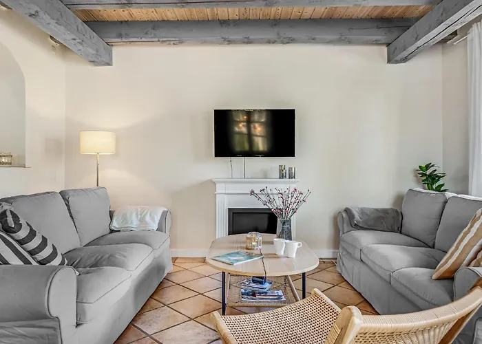 Amazing In With Jacuzzi Semesterbostad *